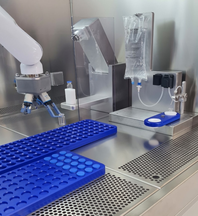 Der Dreifachgreifer transportiert und platziert die Vials. (Bilder: Goldfuss Engineering).