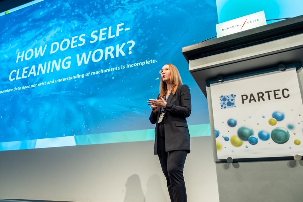 … Partec-Keynote-Speaker Riina Salmimies (r.), Universität Sheffield (Grossbritannien) und viele andere Besucher. (Bilder: Nürnbergmesse / Frank Boxler)
