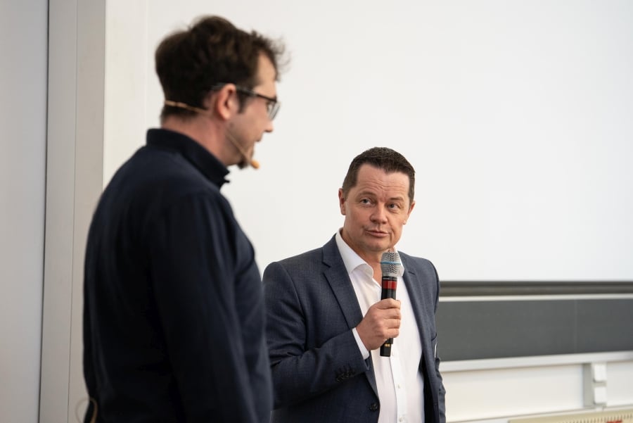 Prof. Urs-Peter Menti im Gespräch mit Referent Martin Wenz (Exyte)