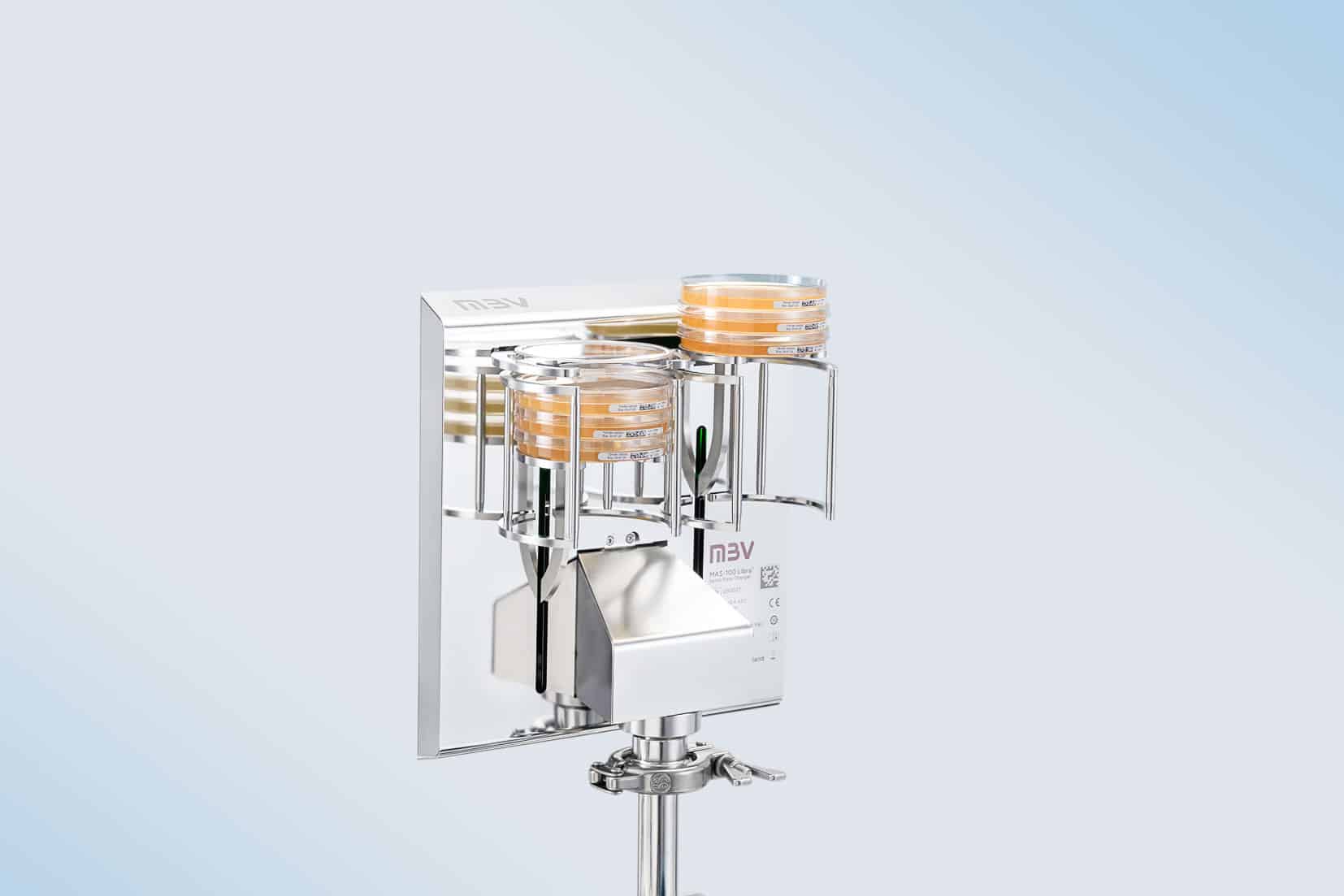 Der automatische Wechsler für Sedimentationsplatten lässt sich in einen Isolator-HMI (Human Machine Interface) integrieren oder als portable Stand-alone-Lösung einsetzen. (Bild MBV)