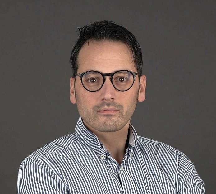 Andrea Ingenito Co-Direktor des Battery Innovation Hub: «Die Erweiterung um einen Trockenraum ist weit mehr als ein technisches Upgrade für CSEM. Sie ist ein entscheidender Schritt, um die industrielle Realisierbarkeit der in unserem Hub entwickelten Technologien zu demonstrieren. Damit möchten wir die Wettbewerbsfähigkeit der Schweizer Industrie stärken und Startups und KMU auf ihrem Weg zu Innovationen unterstützen. Die gemeinsame Nutzung von Ressourcen ist essenziell, um neue Ideen und Technologien effizient in marktreife Lösungen zu überführen.»